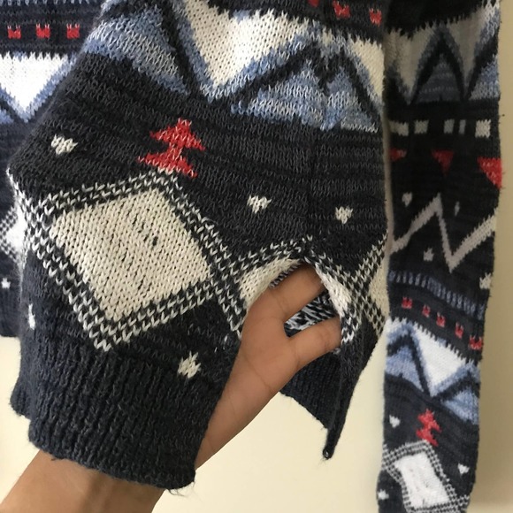 Hollister Sweater Womens XS/S Navy Fun Print Long Sleeves Loose Fit Knit Cropped - Picture 6 of 10